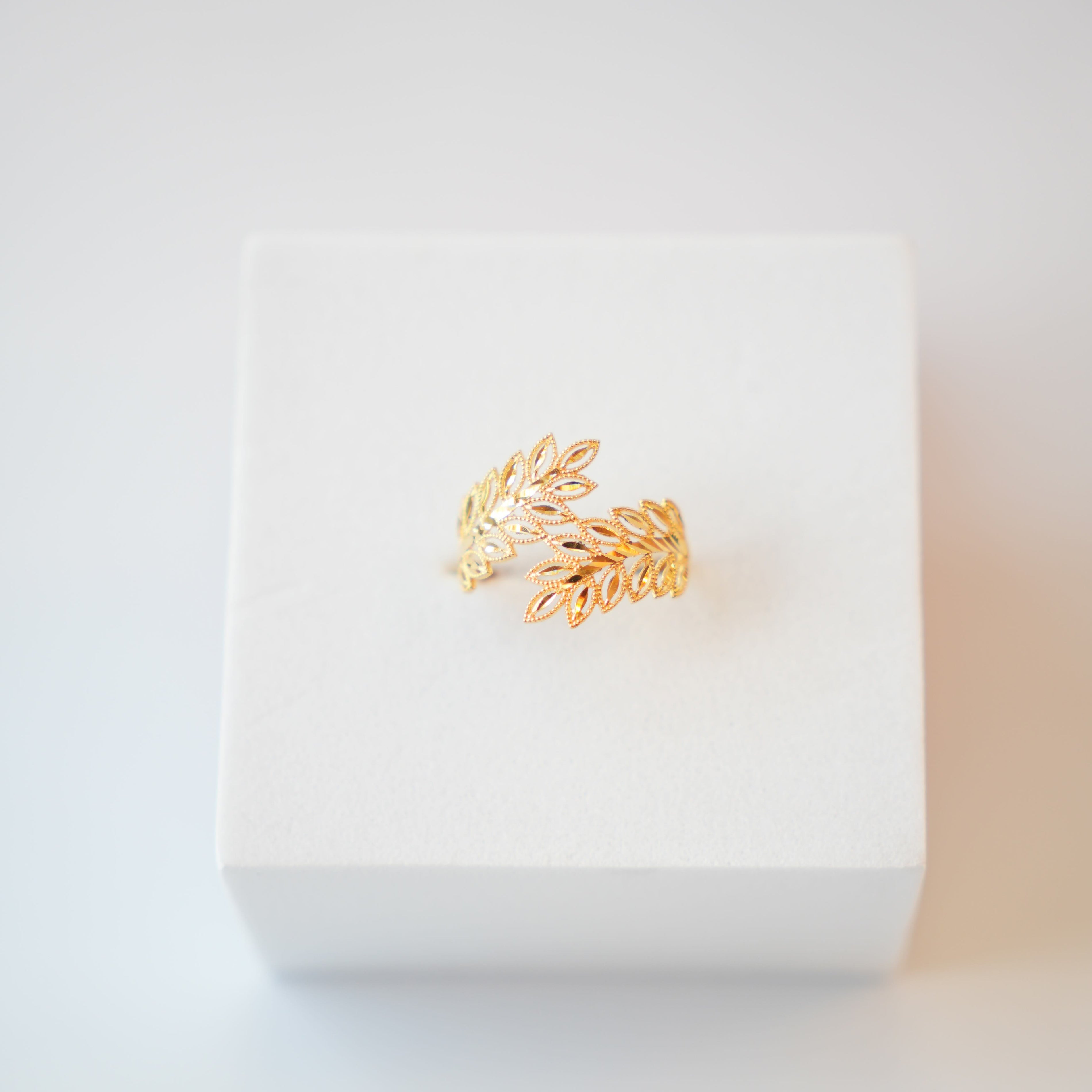 22K Gold Designer Leaflet Design Ladies Ring