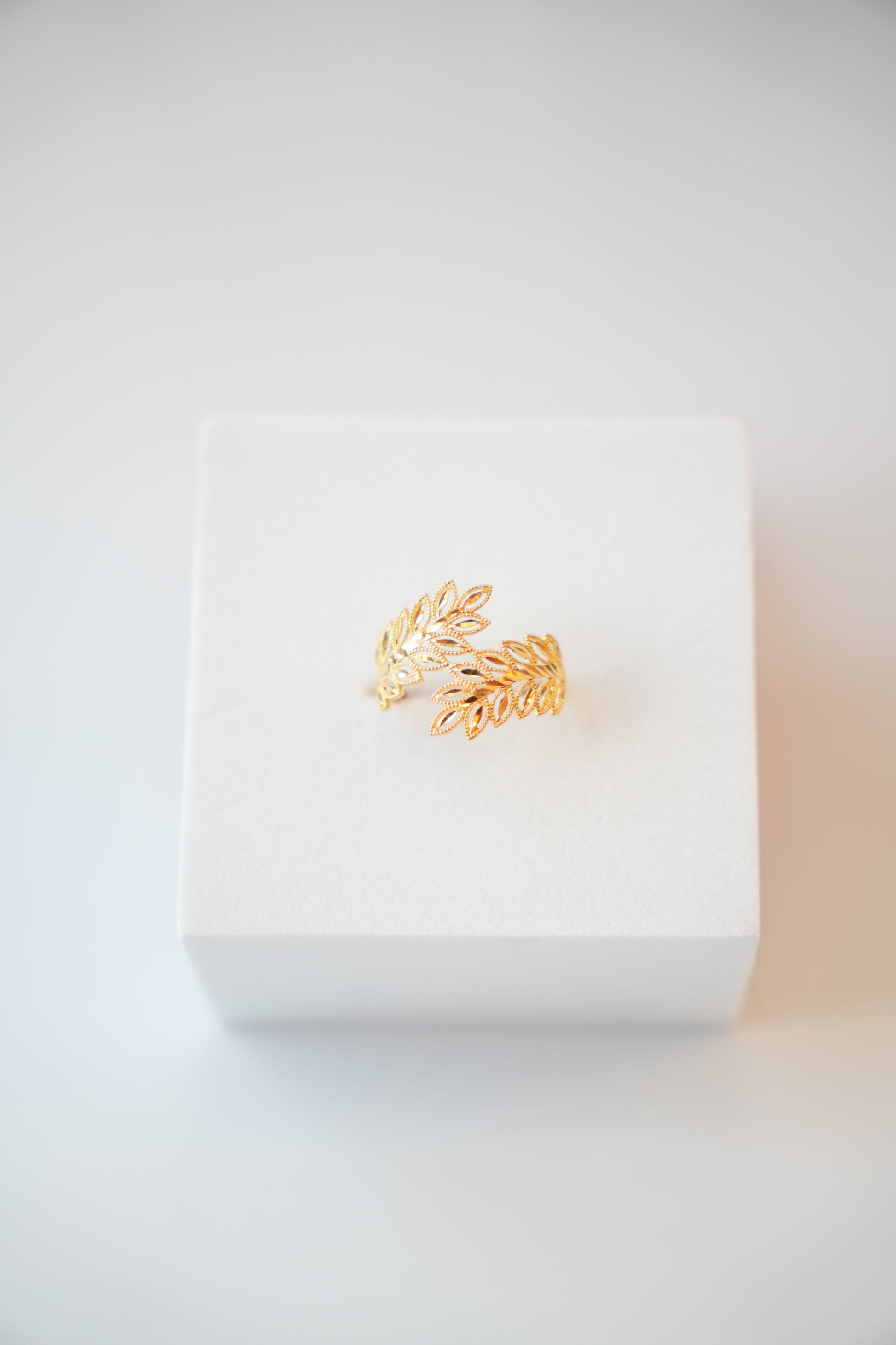22K Gold Designer Leaflet Design Ladies Ring