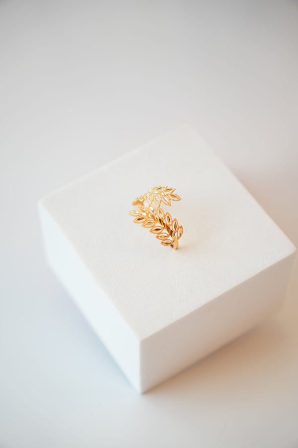 22K Gold Designer Leaflet Design Ladies Ring
