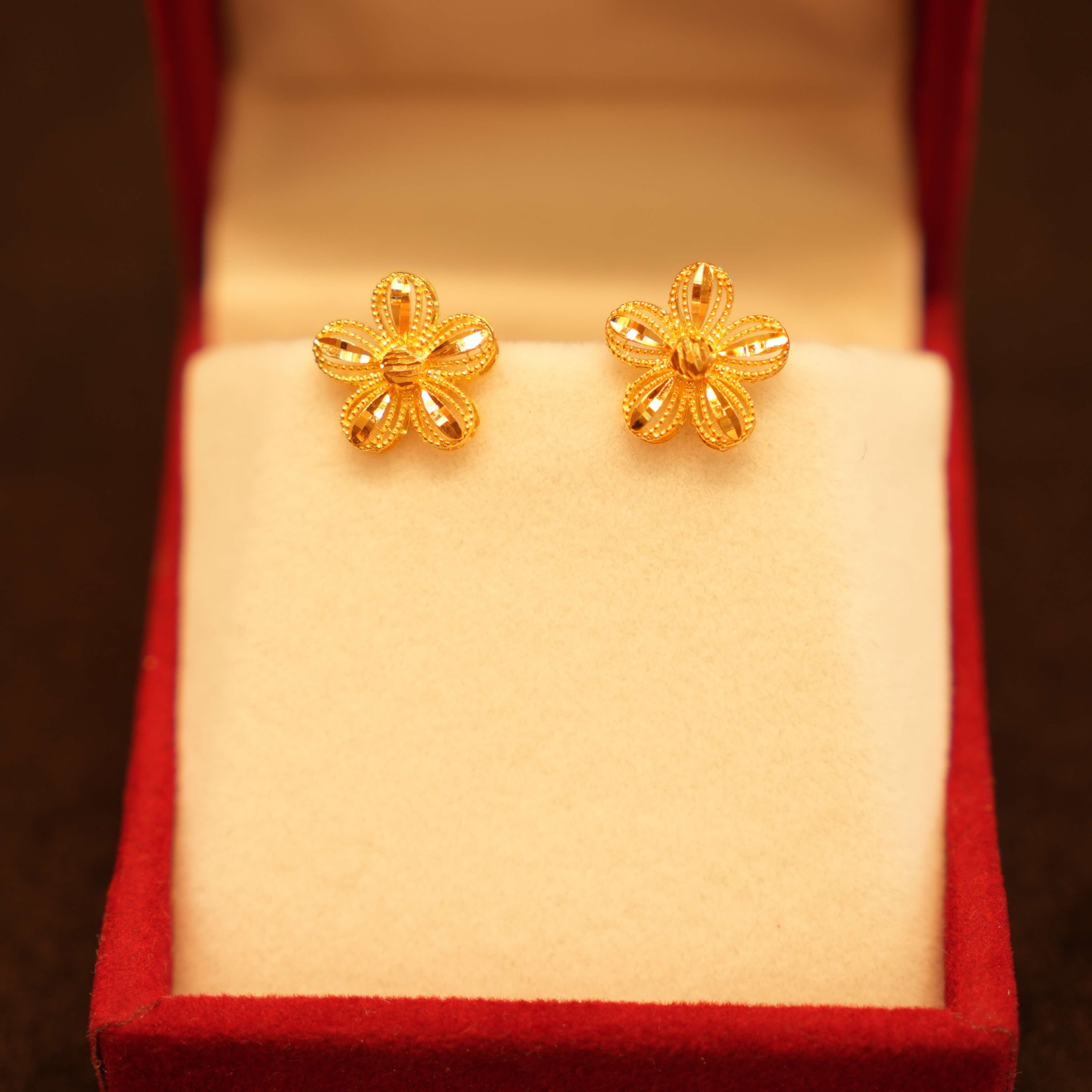 22K Gold Flower Stud Earrings