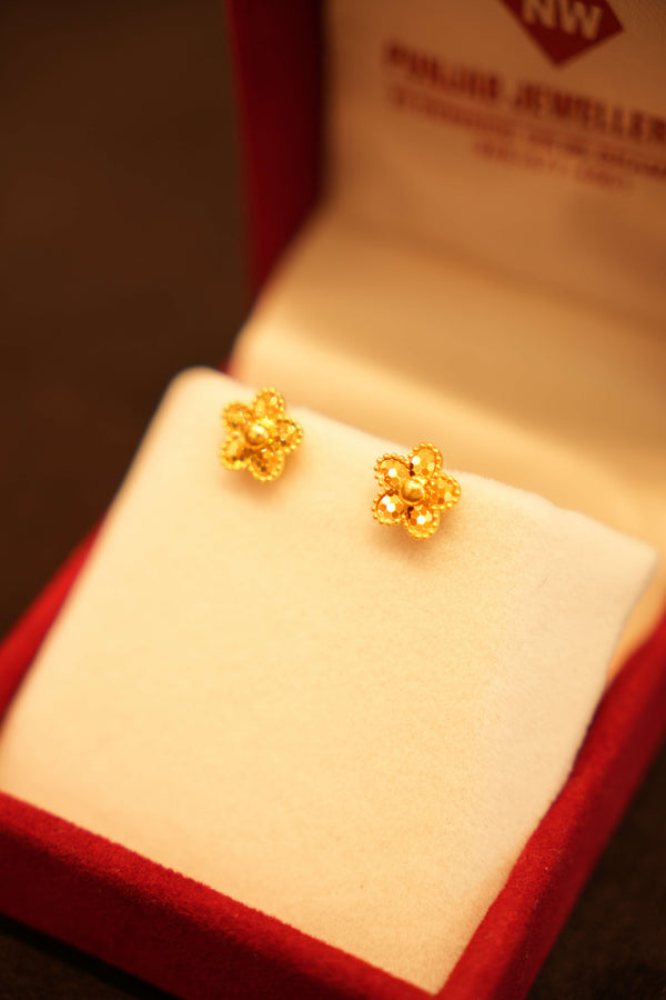 22K Gold Flower Stud Earrings