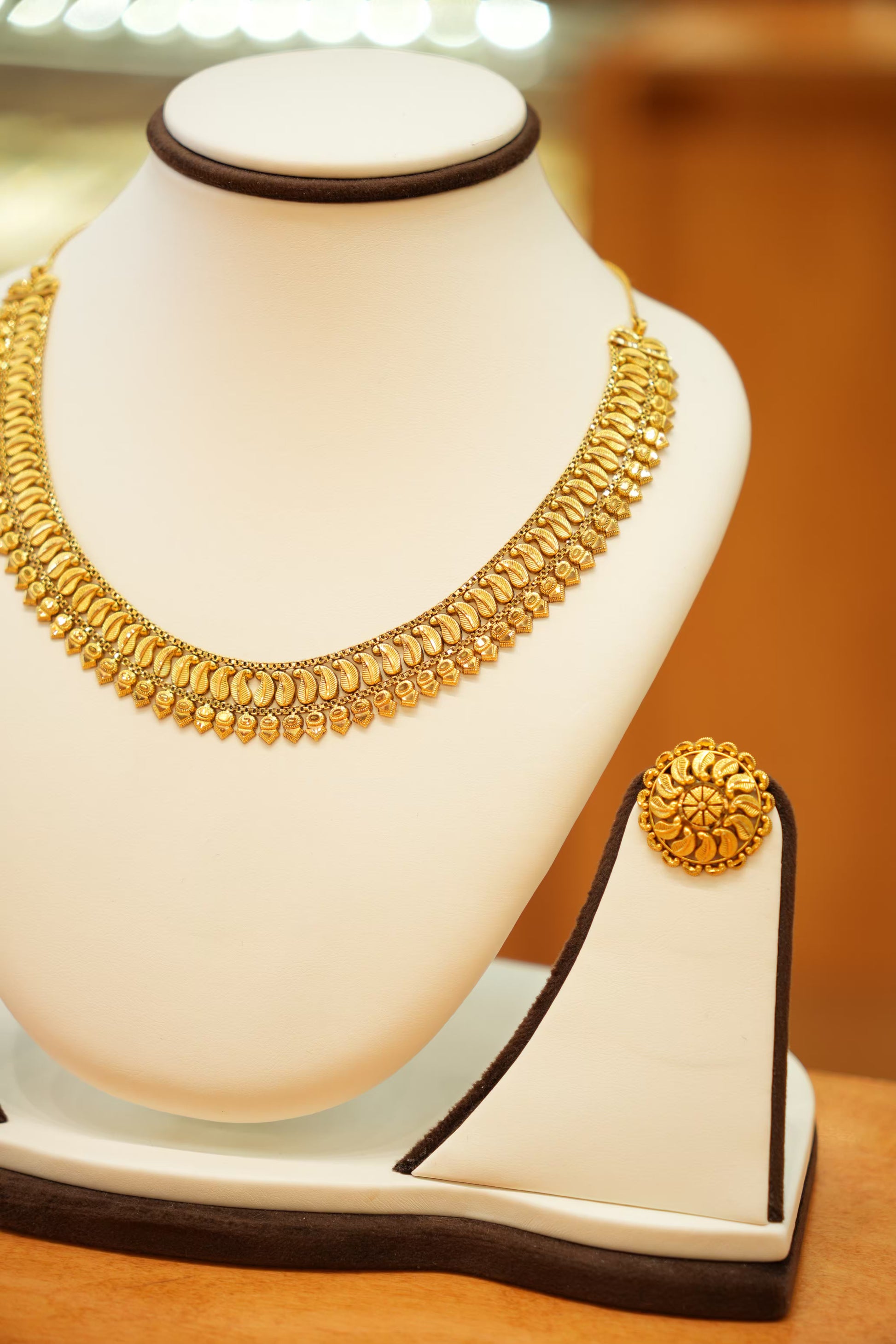 22K Gold Designer Antique Necklace Set with Round Earrings