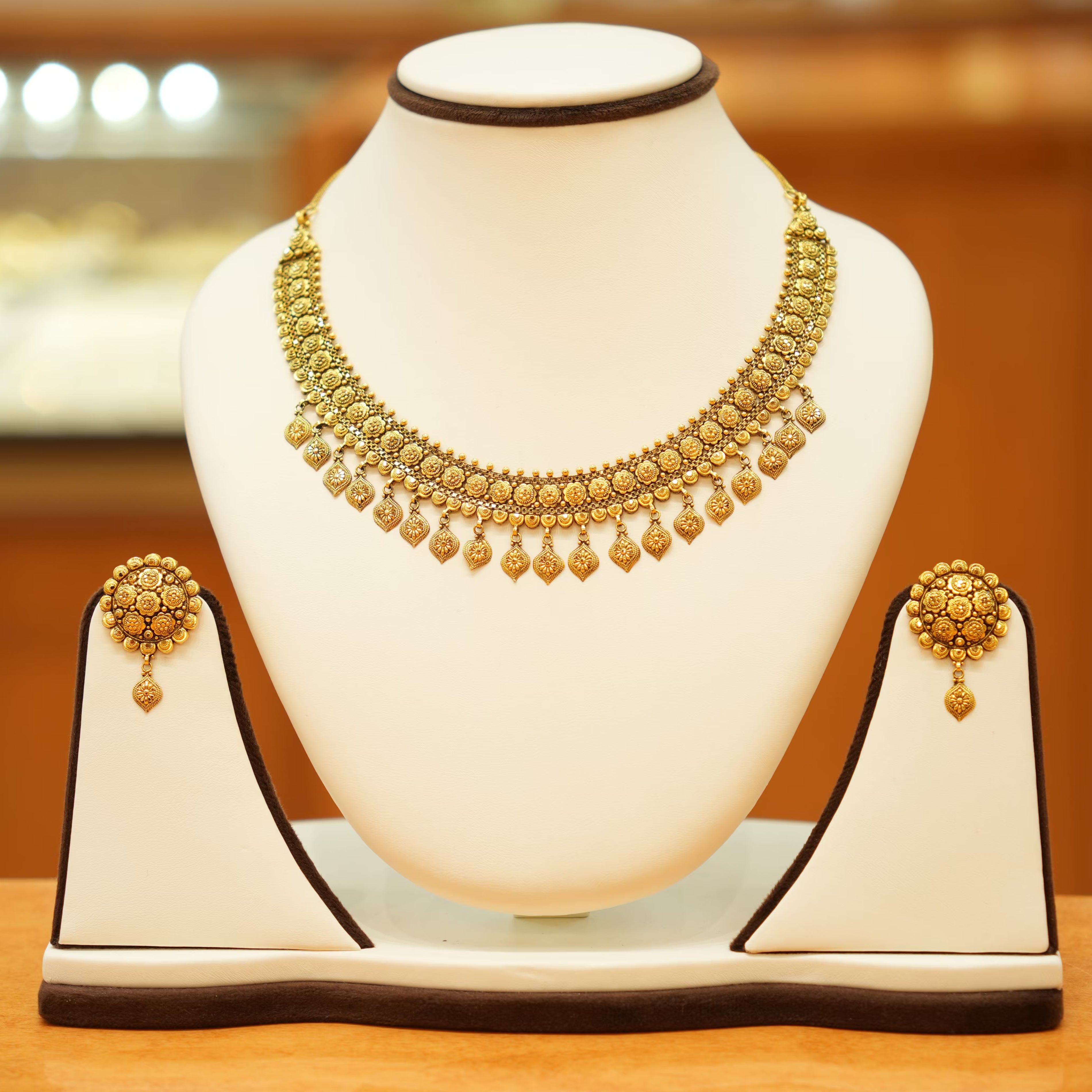 22K Gold Lightweight Antique Necklace Set with Drop Earrings