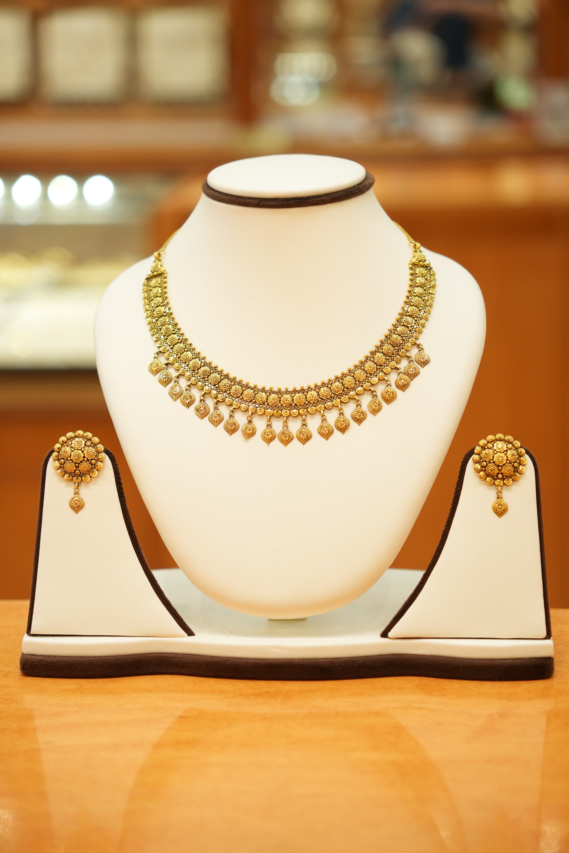 22K Gold Lightweight Antique Necklace Set with Drop Earrings