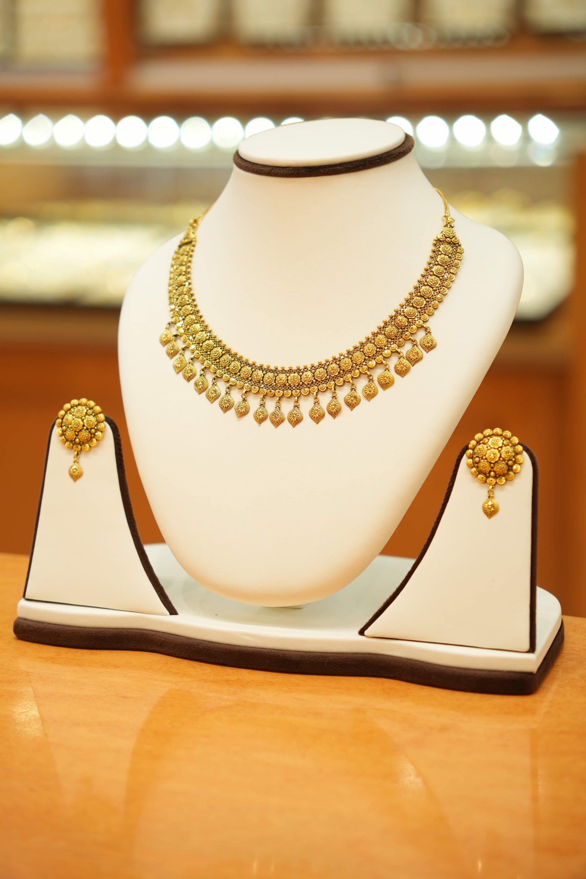 22K Gold Lightweight Antique Necklace Set with Drop Earrings