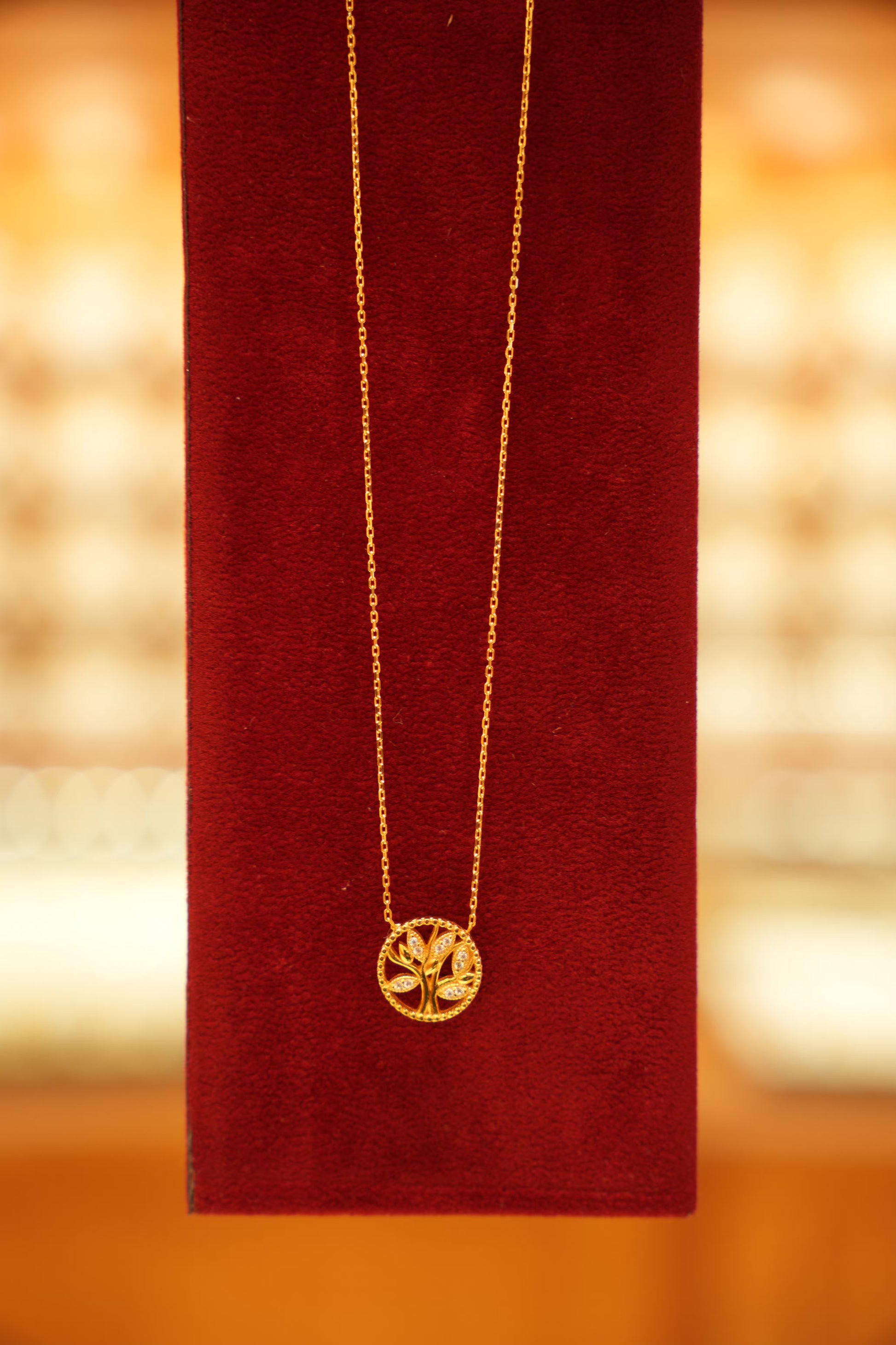 22K Gold Designer Round Stone Pendant Chain (18 Inches)