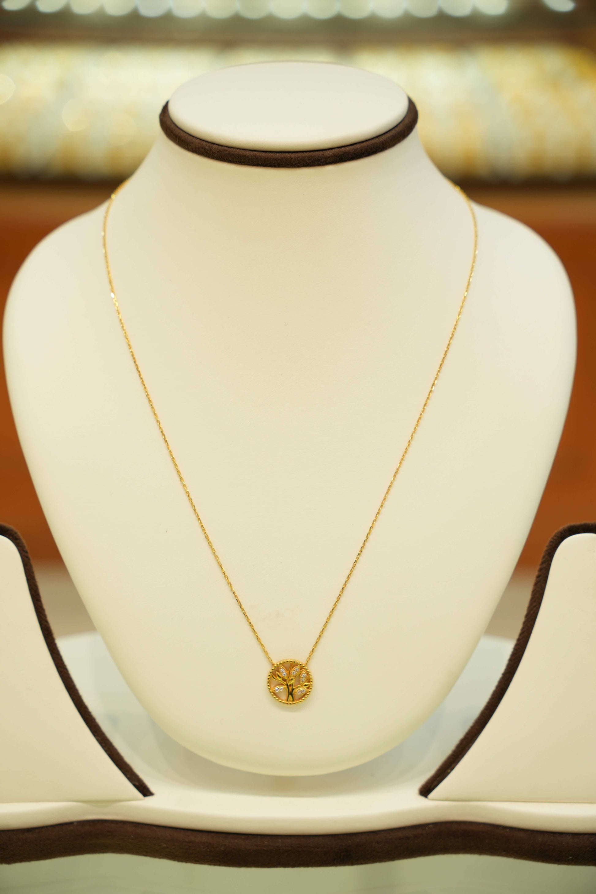 22K Gold Designer Round Stone Pendant Chain (18 Inches)