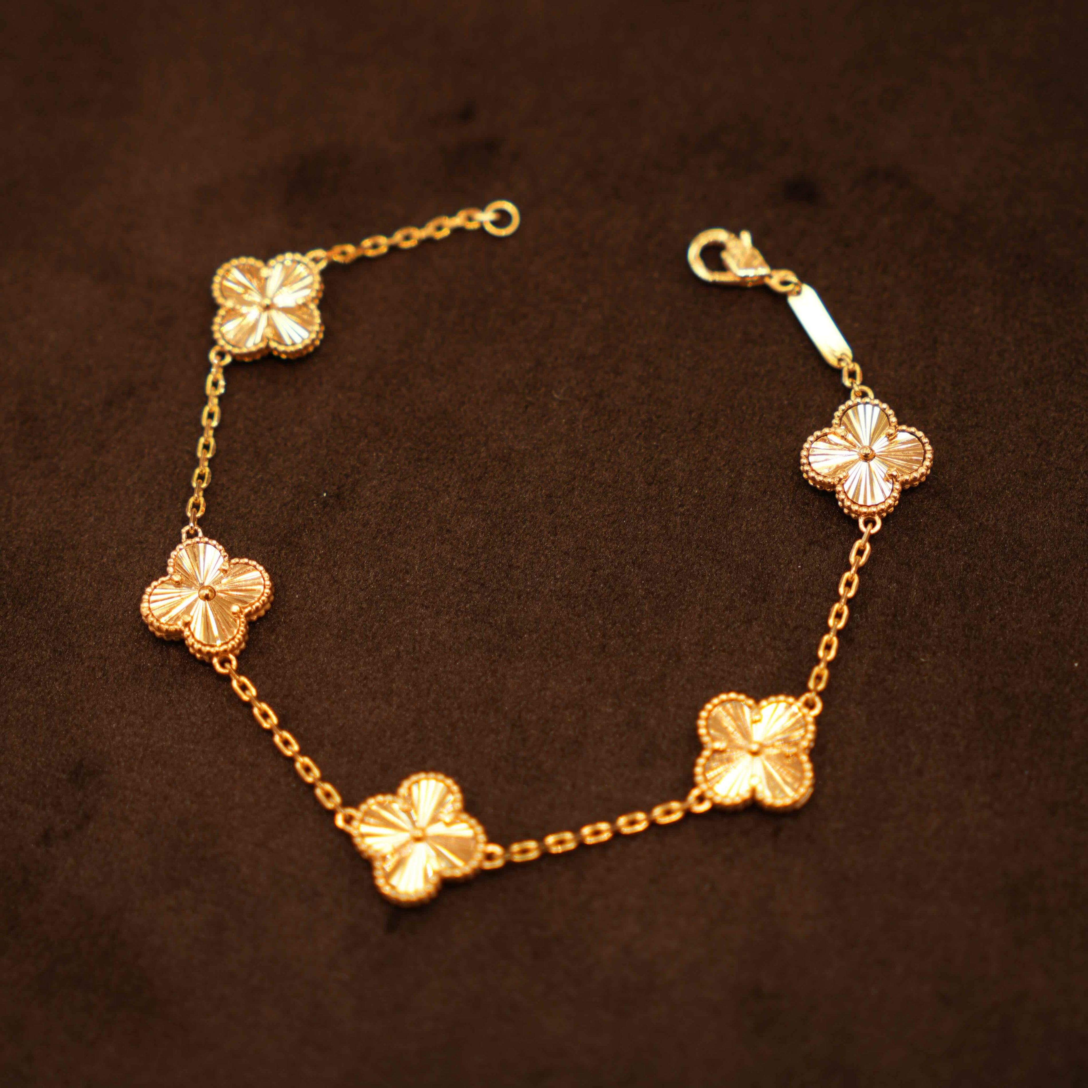 22K Plain Gold Designer 5 Clover Ladies Bracelet