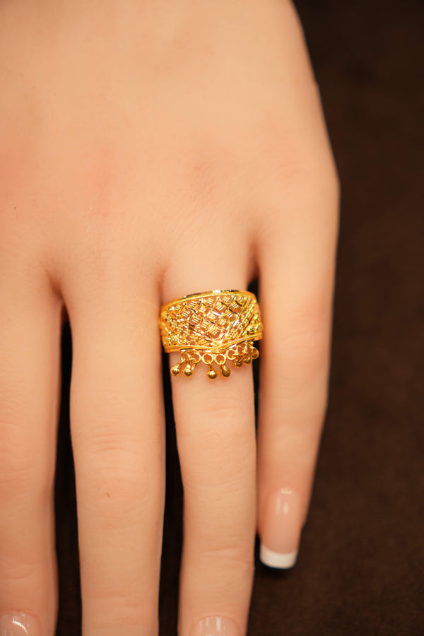 22K Gold Scalloped Lattice Crown Ring