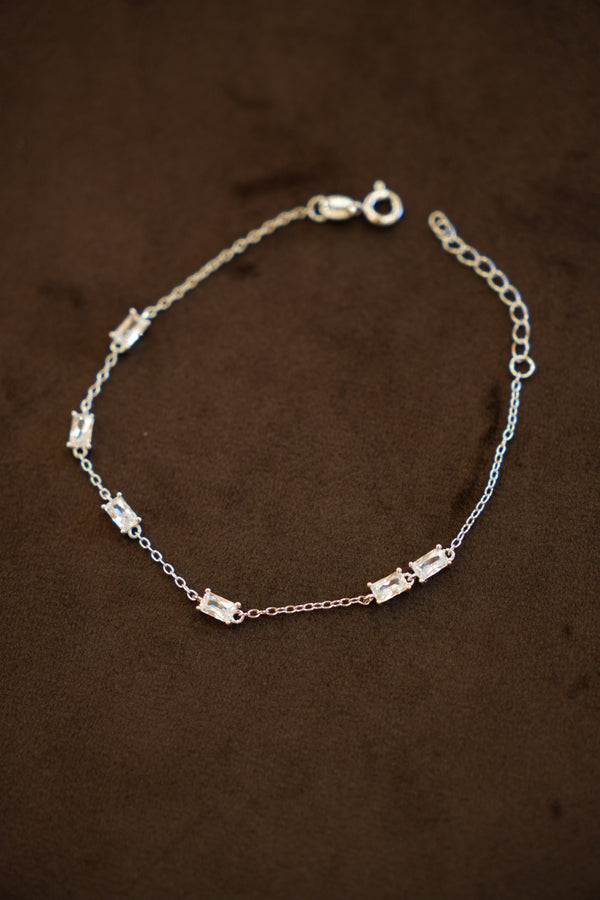 925 Silver Designer Ladies Emerald Stone Chain Bracelet