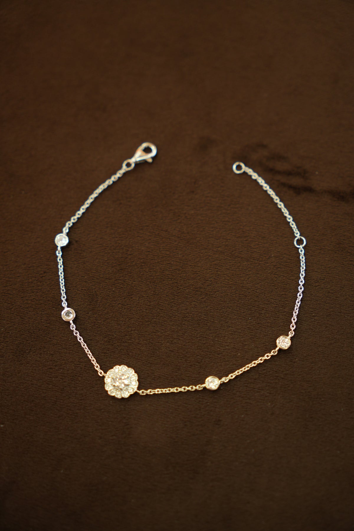 925 Silver Designer Ladies Round Stone Pattern Bracelet