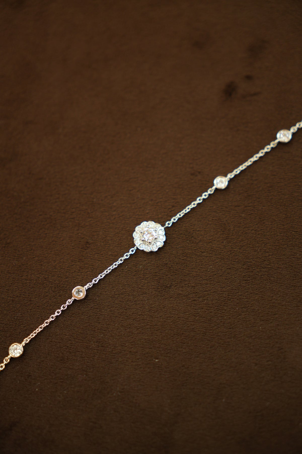925 Silver Designer Ladies Round Stone Pattern Bracelet