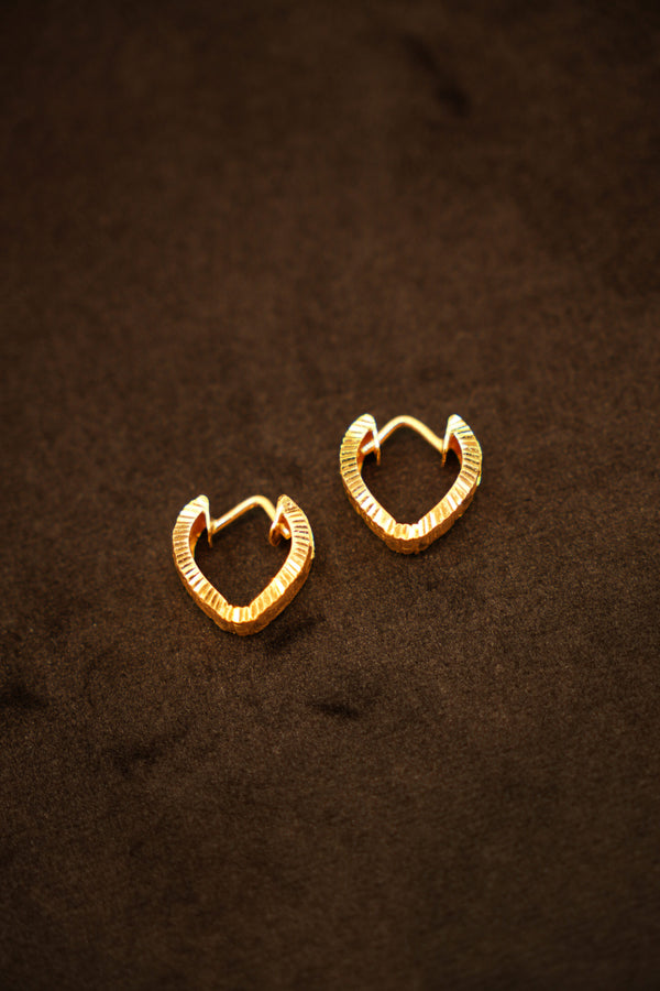 22K Gold Ribbed Heart Hoop Earrings