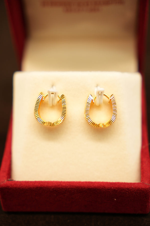 22K Gold Ribbed Tapered Hoop Earrings