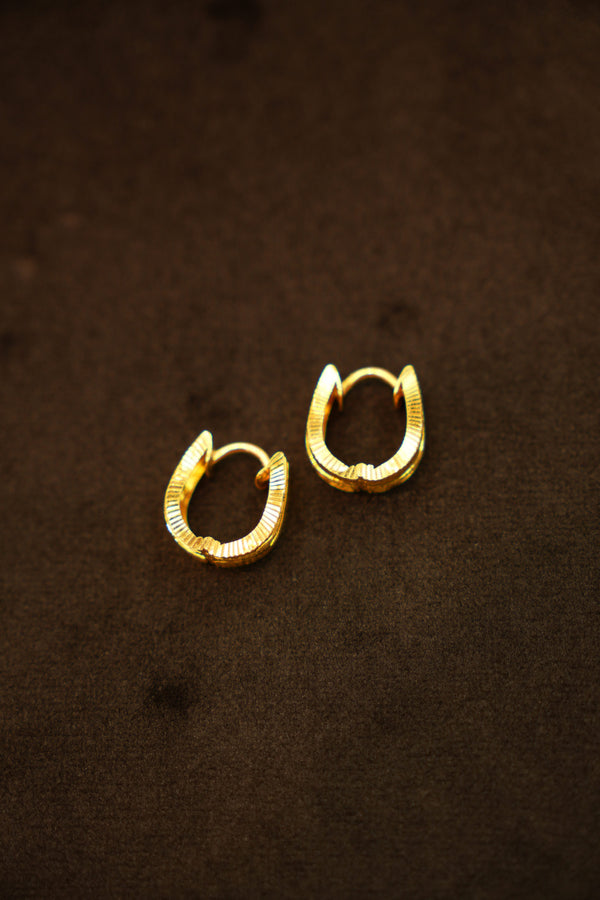 22K Gold Ribbed Tapered Hoop Earrings
