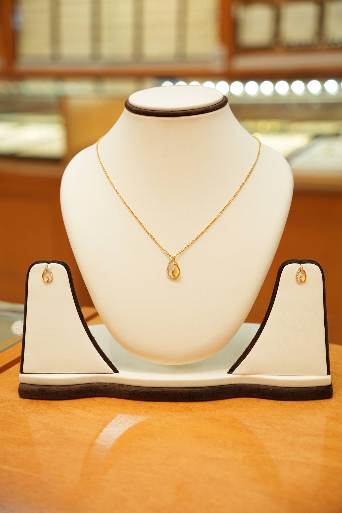 22K Gold Designer Lightweight Stone Pendant Necklace Set with Stud Earrings