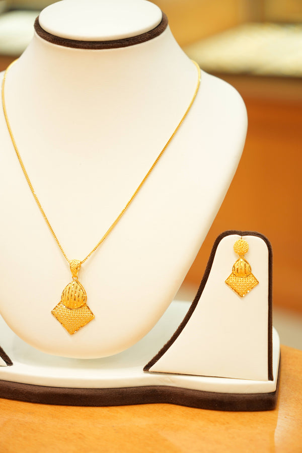 22K Gold Designer Diamond Pendant Necklace Set with Drop Earrings