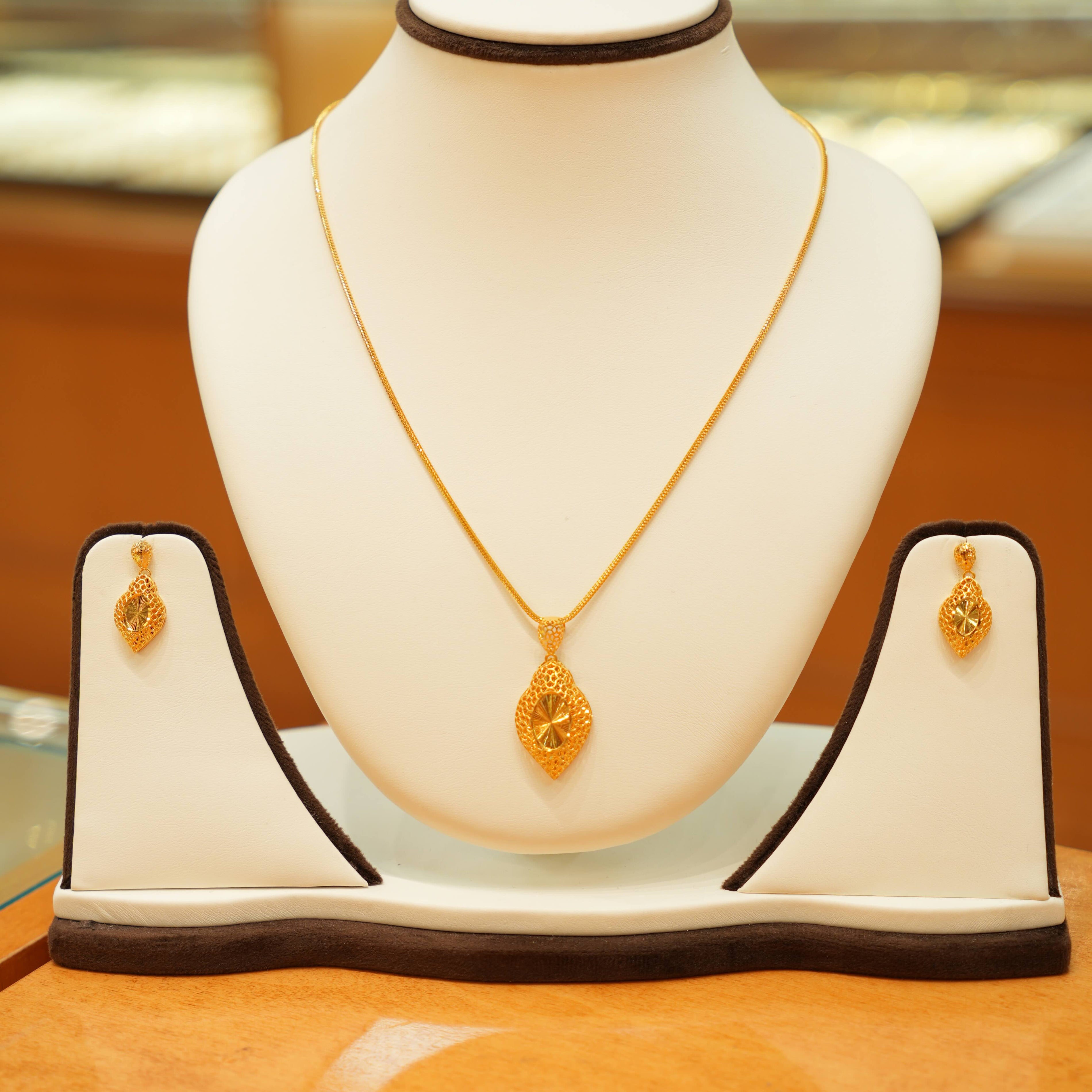 22K Gold Designer Fluted Pendant Necklace Set with Drop Earrings