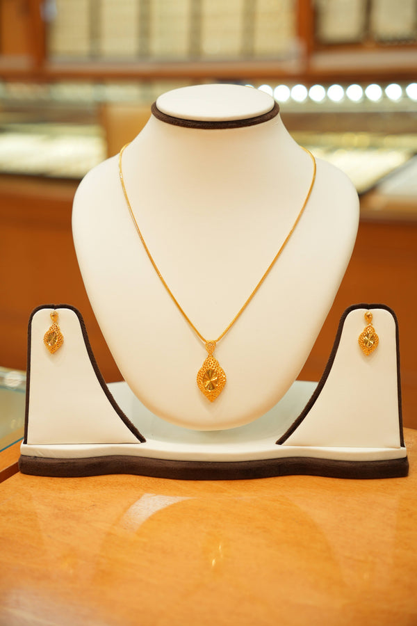 22K Gold Designer Fluted Pendant Necklace Set with Drop Earrings