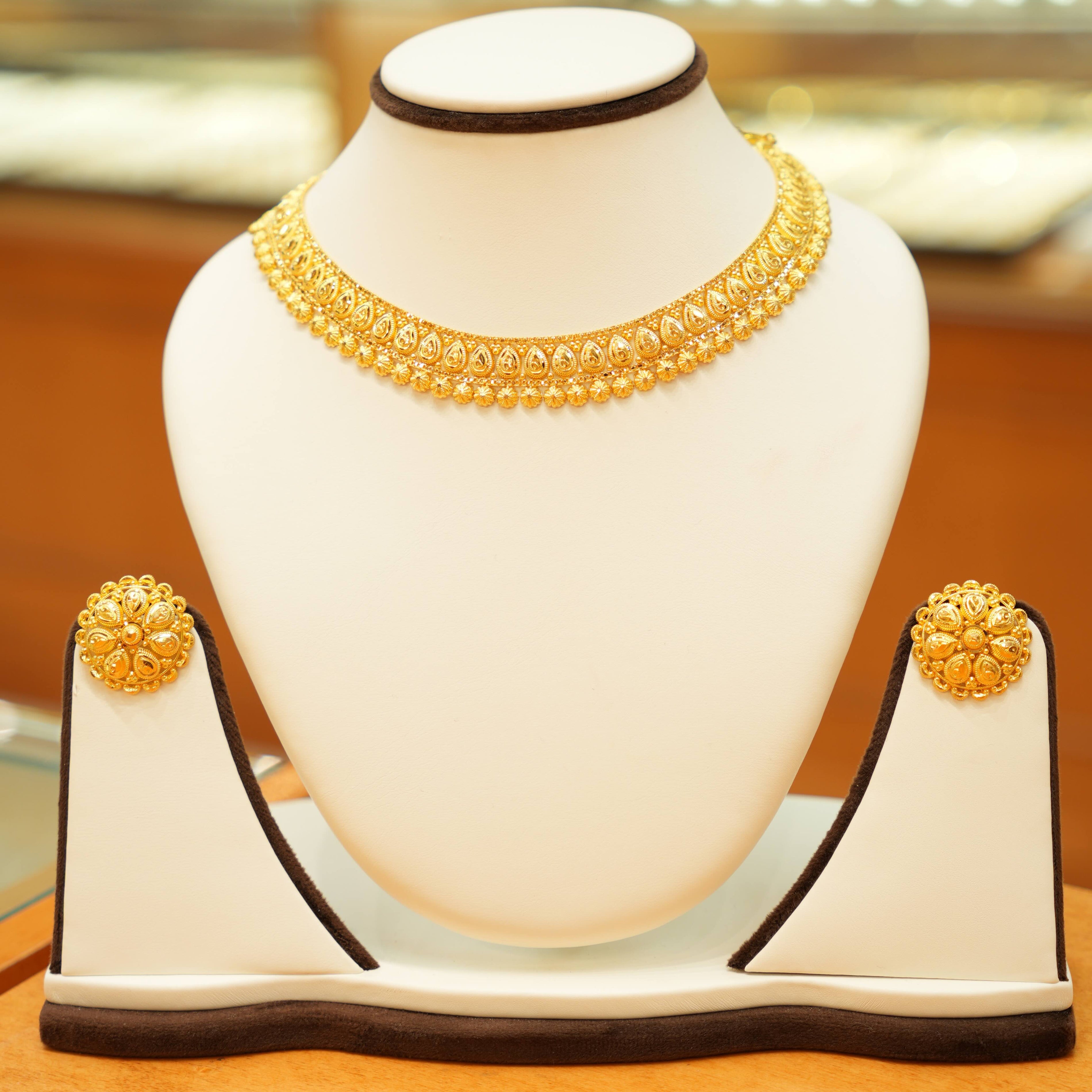 22K Gold Lightweight Traditional Indian Necklace Set with Round Topus Earrings