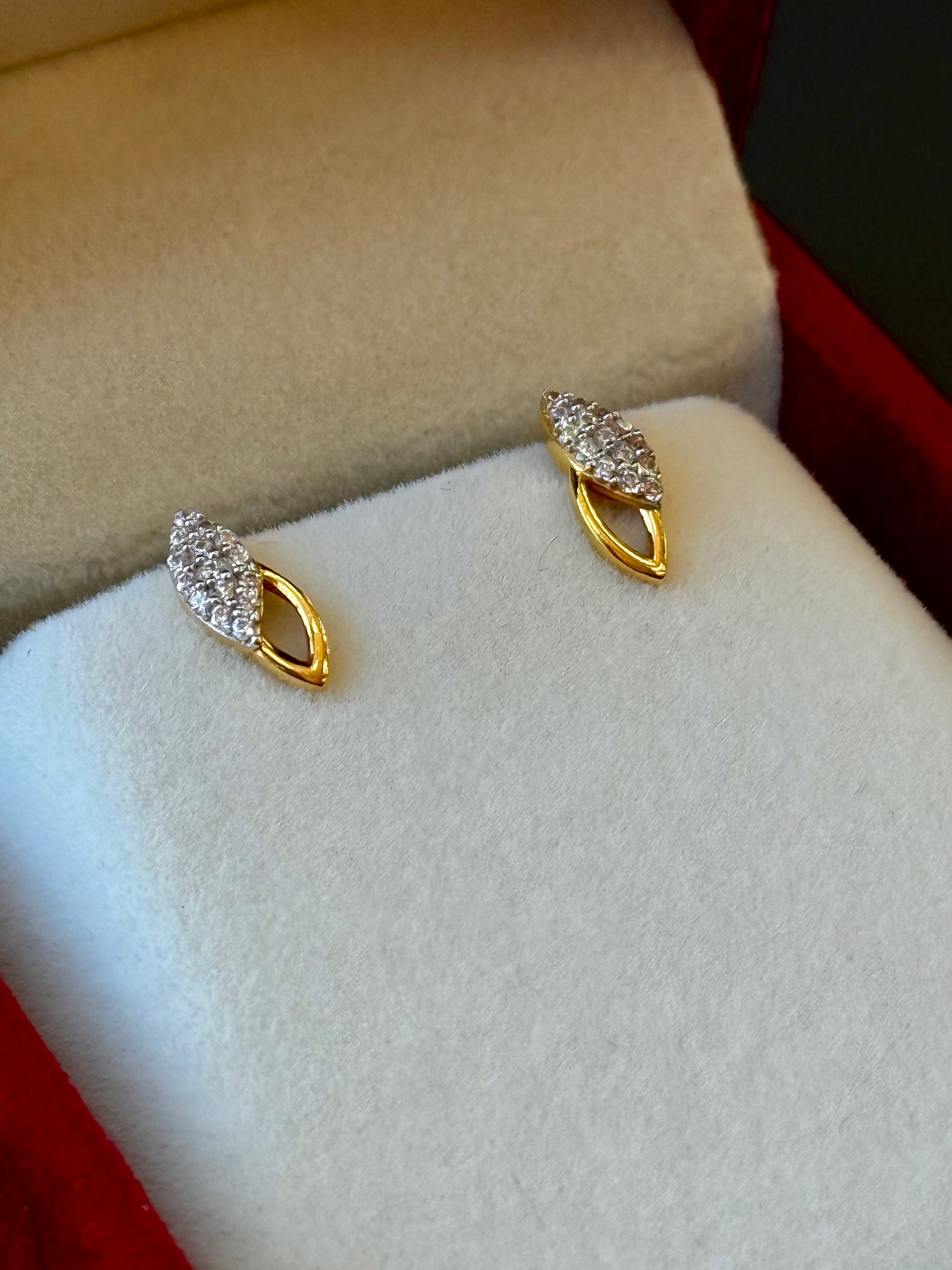 22K Gold Ladies Earrings
