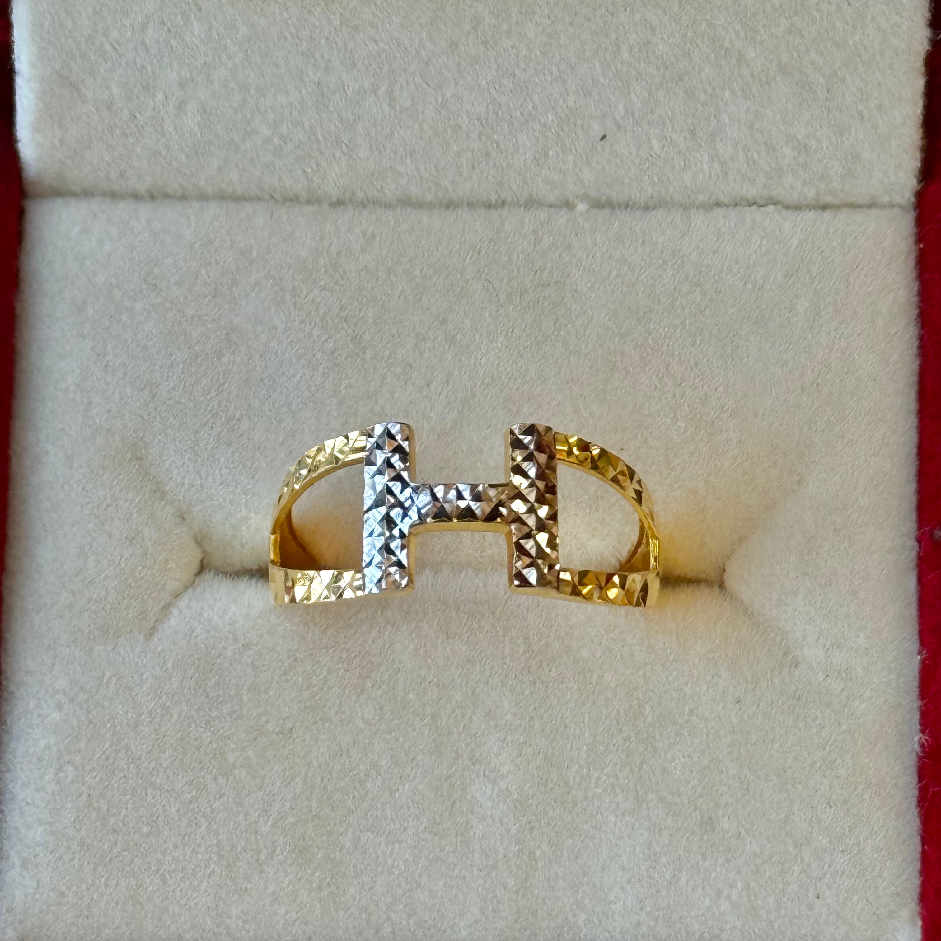 22K Gold Ladies Ring