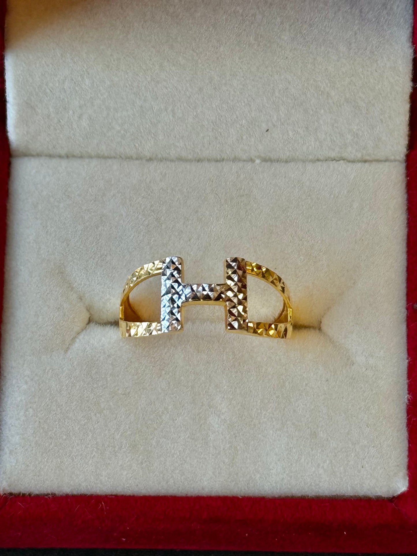 22K Gold Ladies Ring