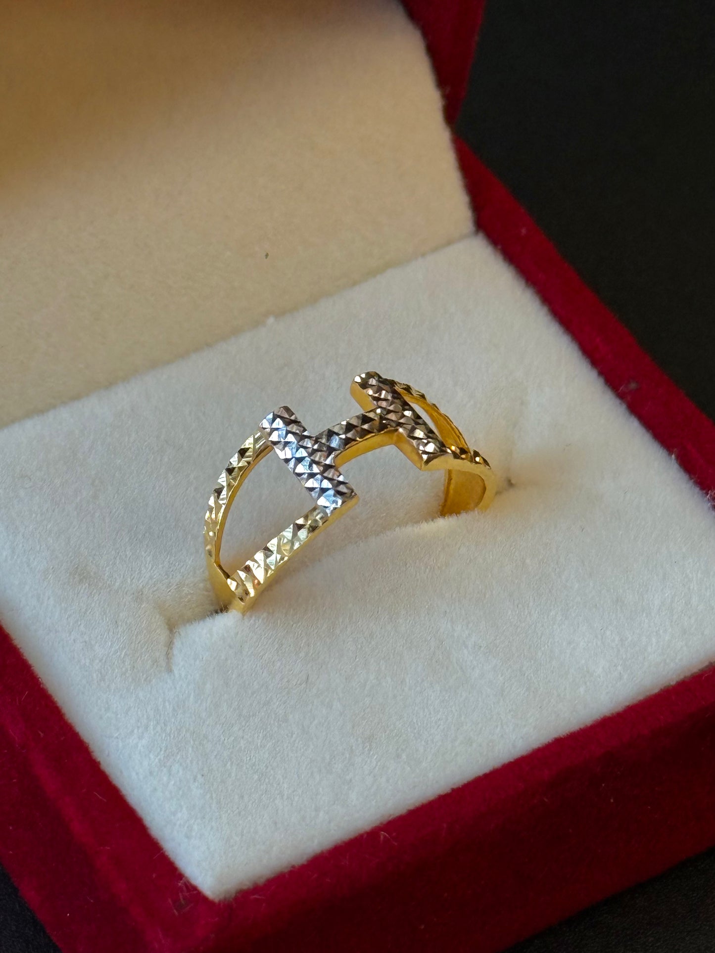 22K Gold Ladies Ring