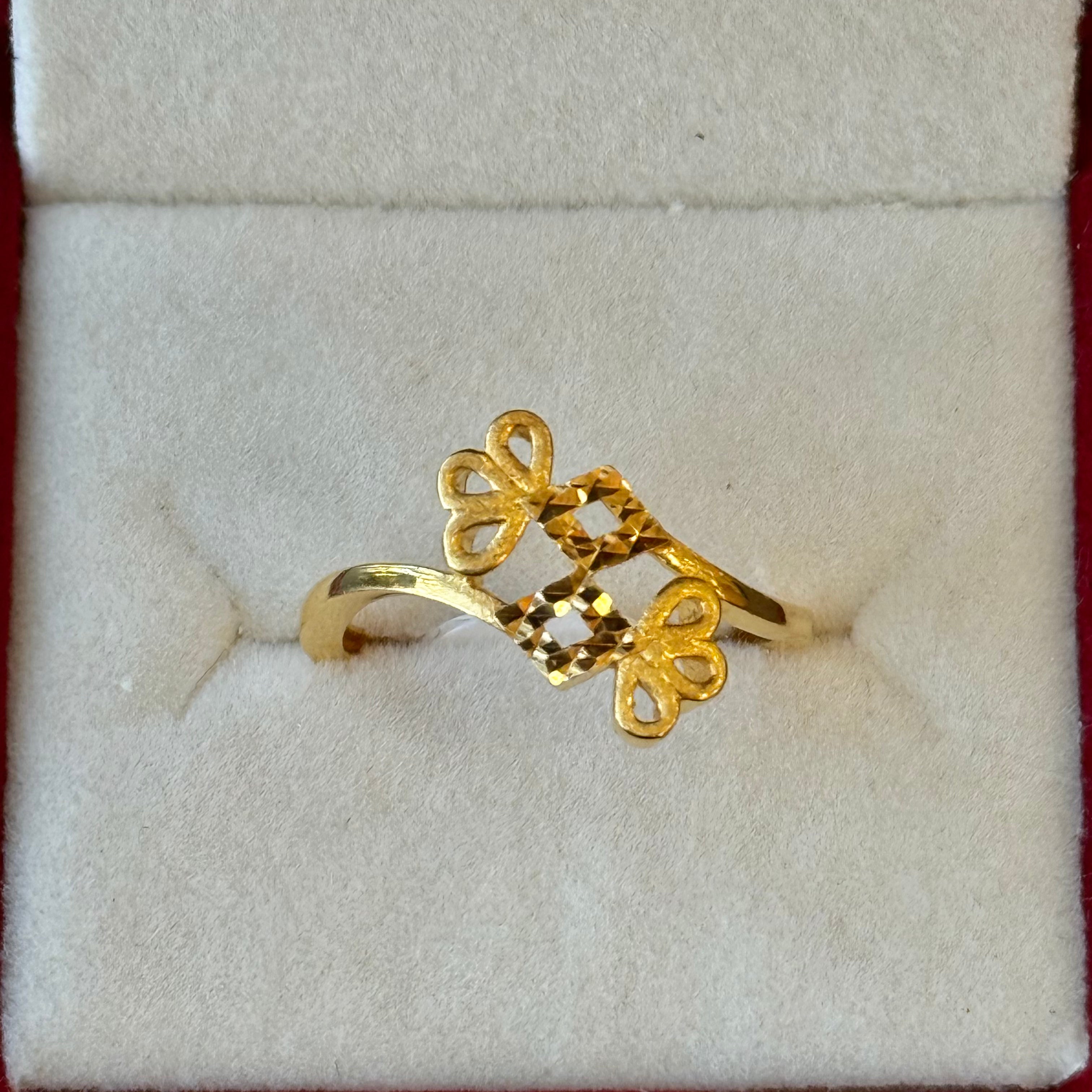 22K Gold Ladies Ring