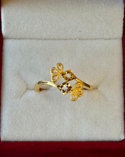 22K Gold Ladies Ring