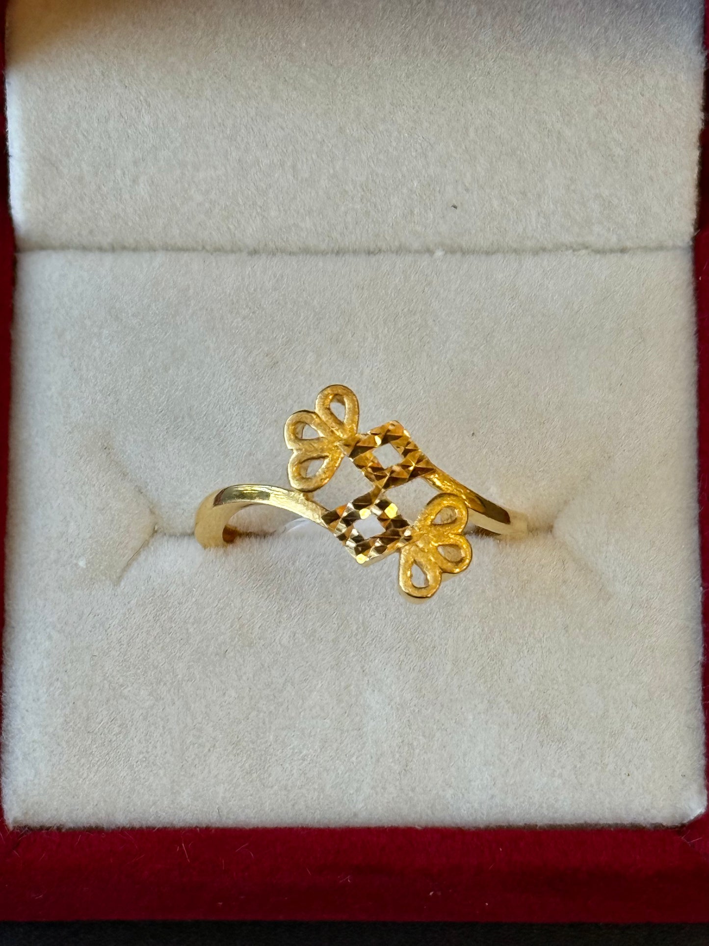 22K Gold Ladies Ring