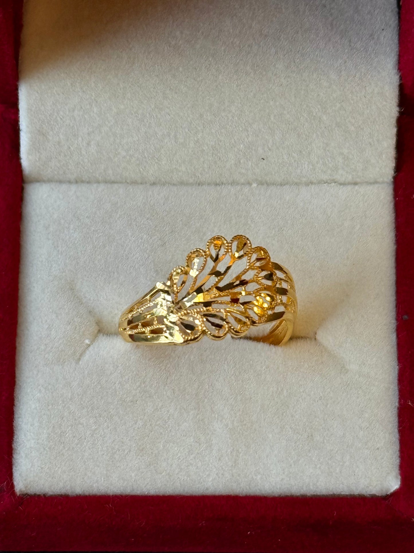 22K Gold Ladies Ring