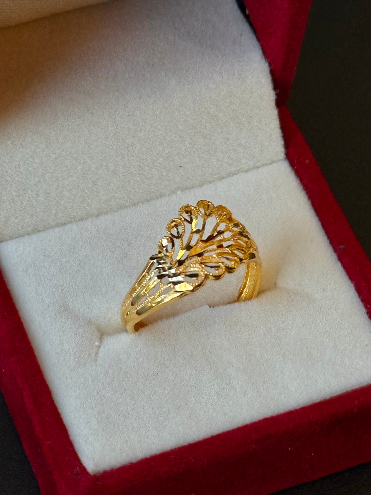 22K Gold Ladies Ring
