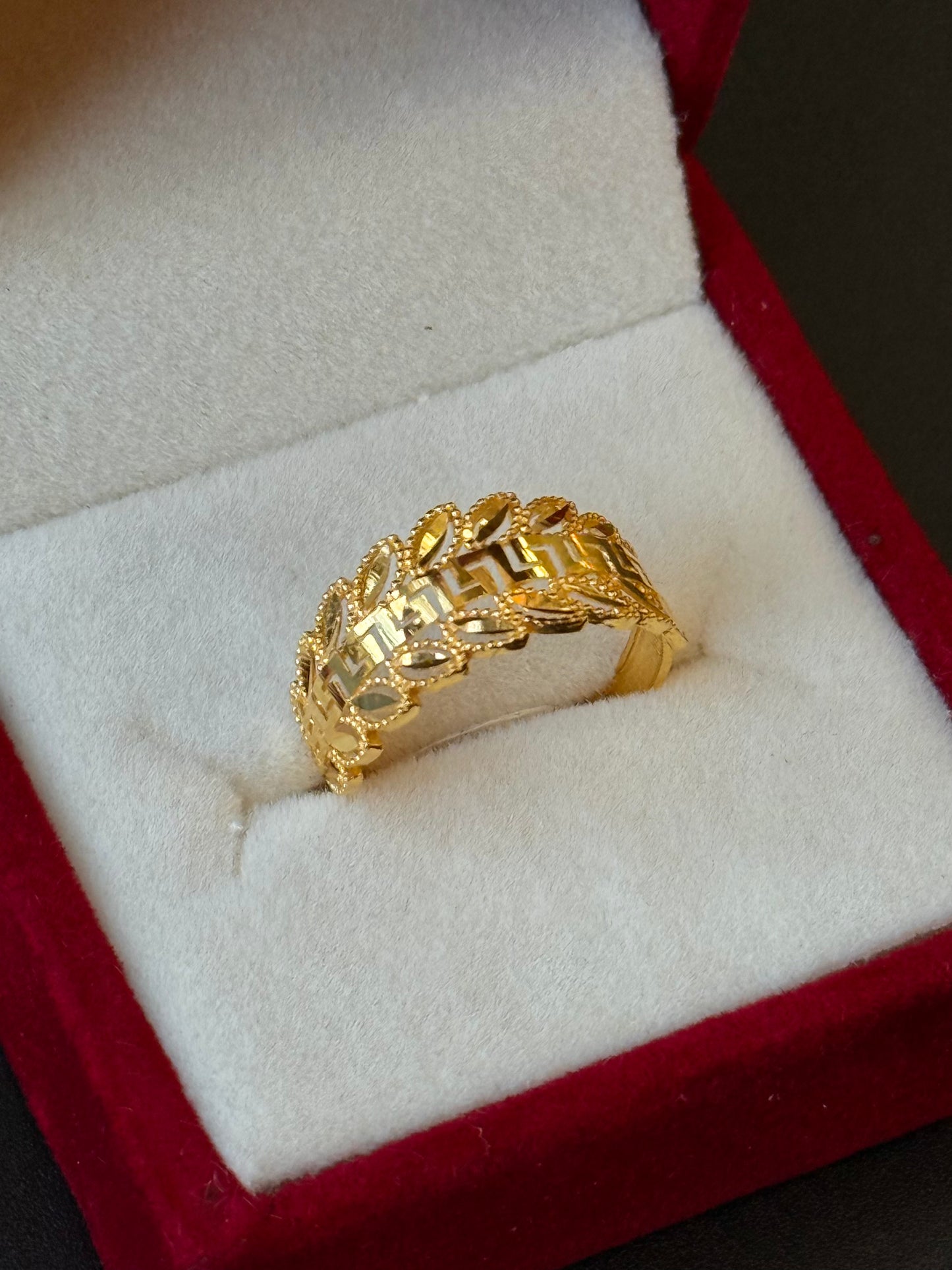 22K Gold Ladies Ring