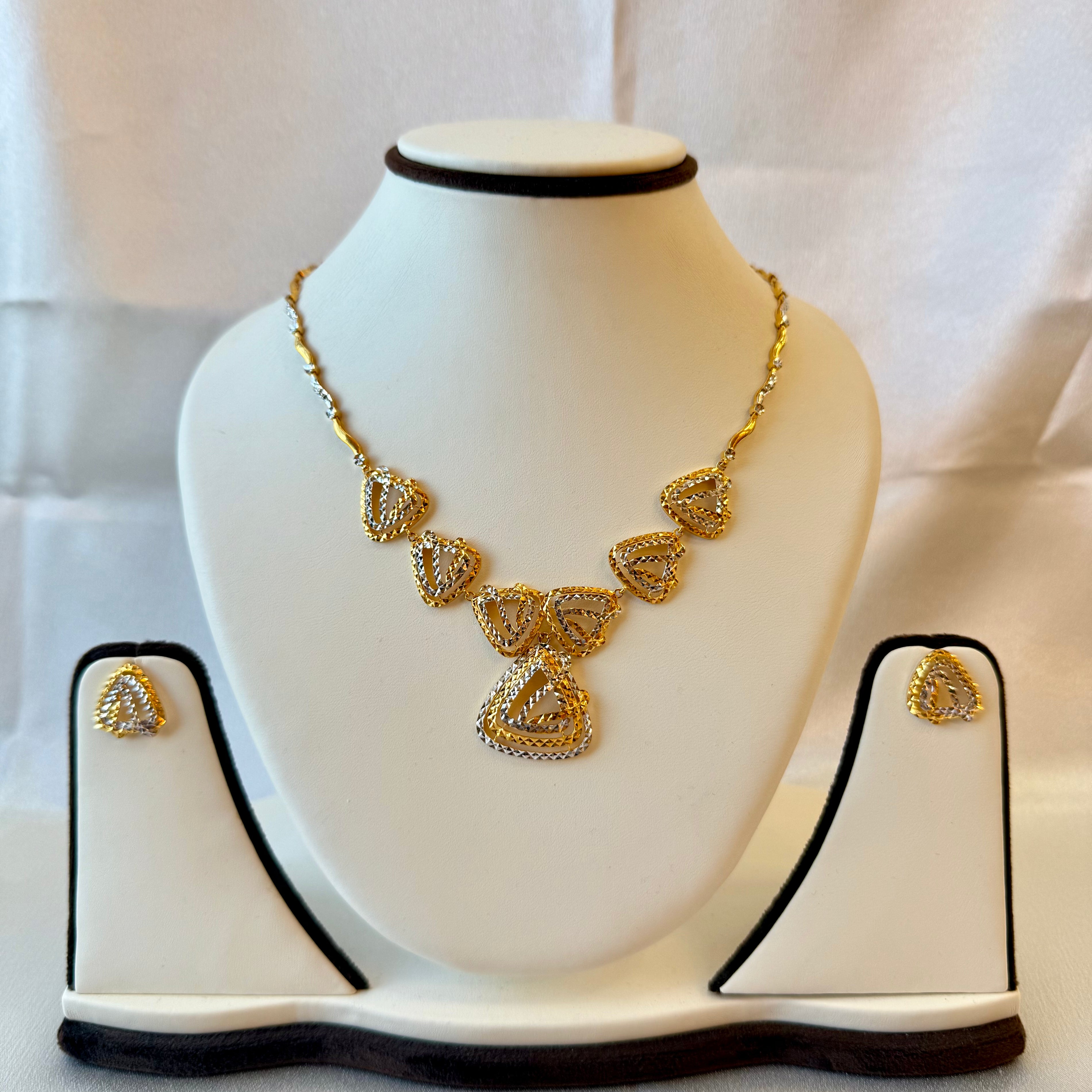 22Kt Gold Designer Necklace Set