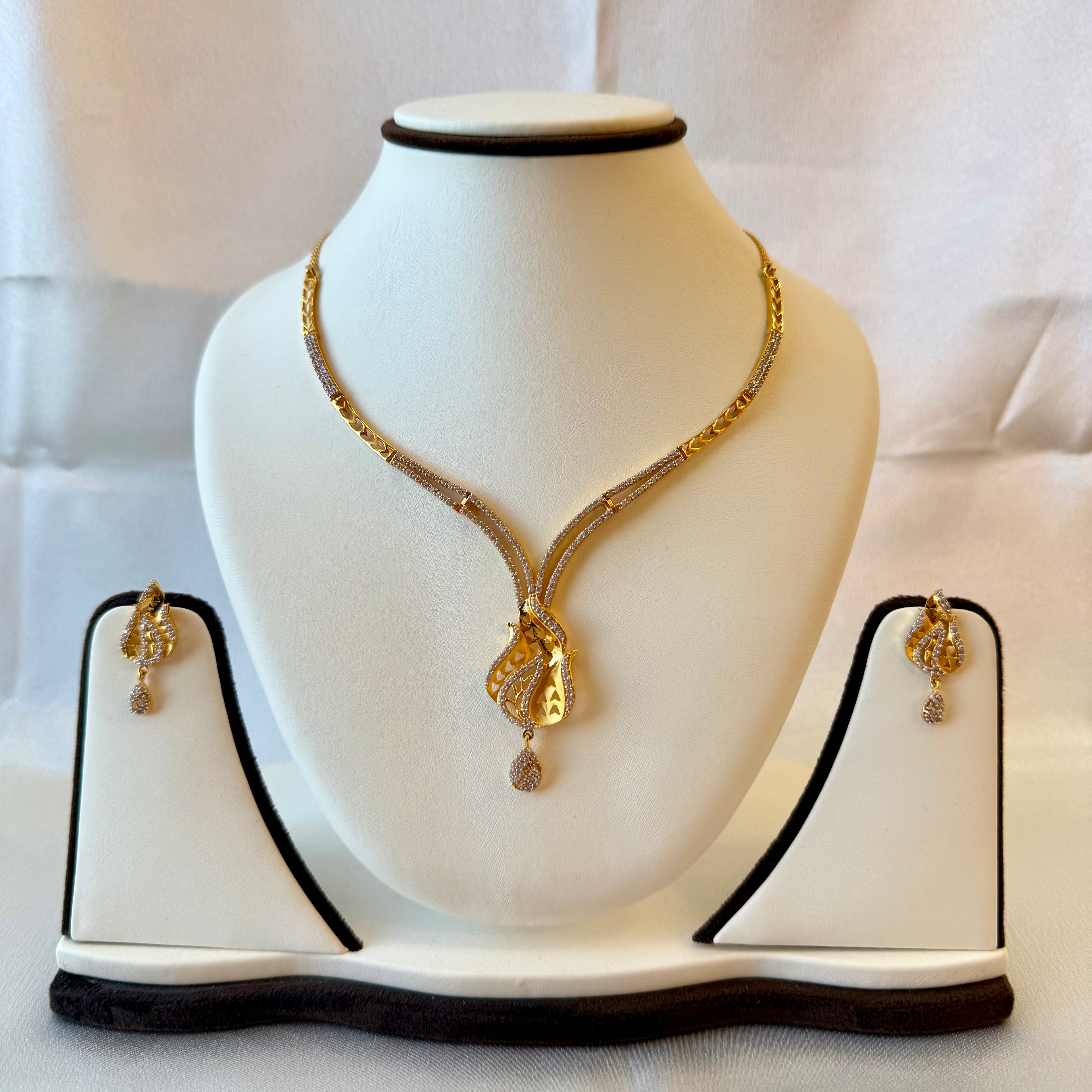 22Kt Gold Designer Necklace Set