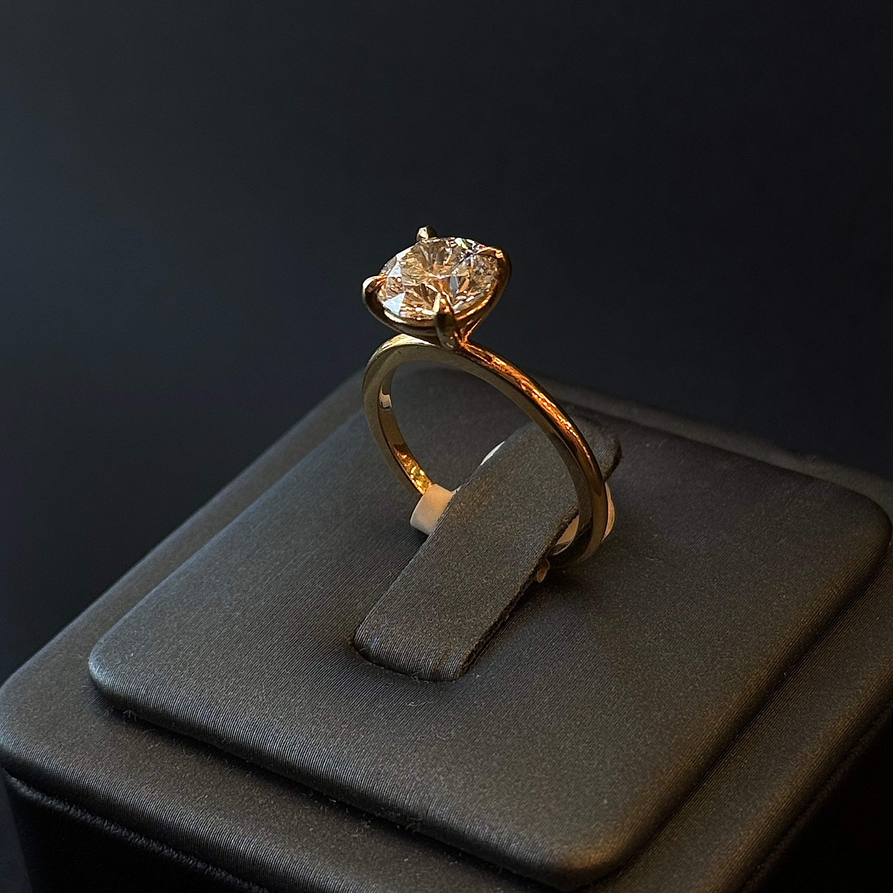 18Kt Yellow Gold Lab Diamond Ring