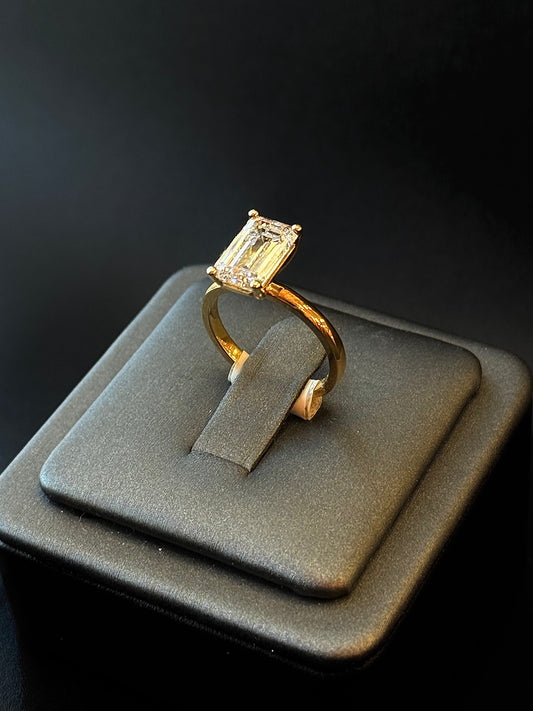 18Kt Yellow Gold Lab Diamond Ring