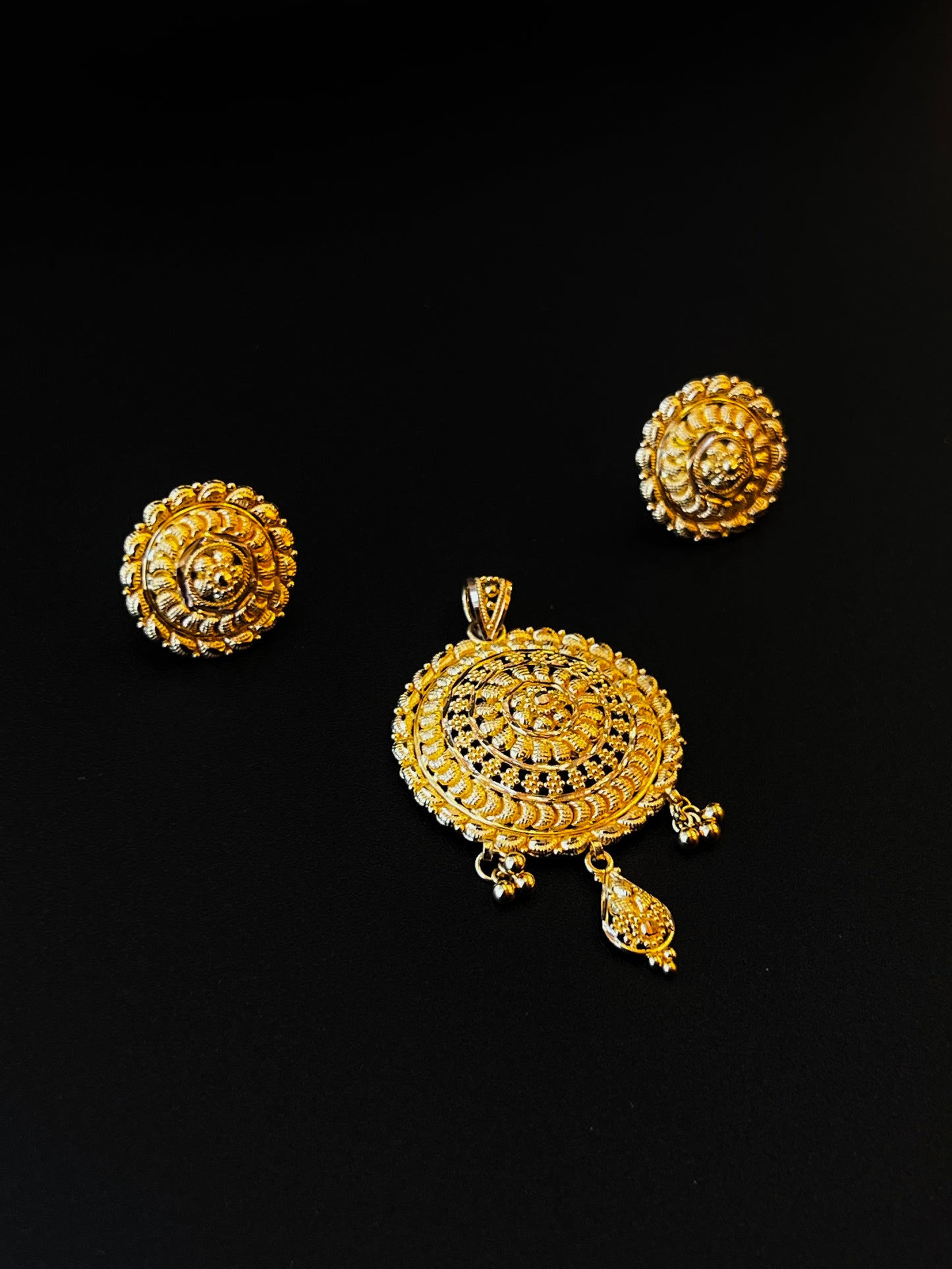 22K Gold Ladies Pendant Set