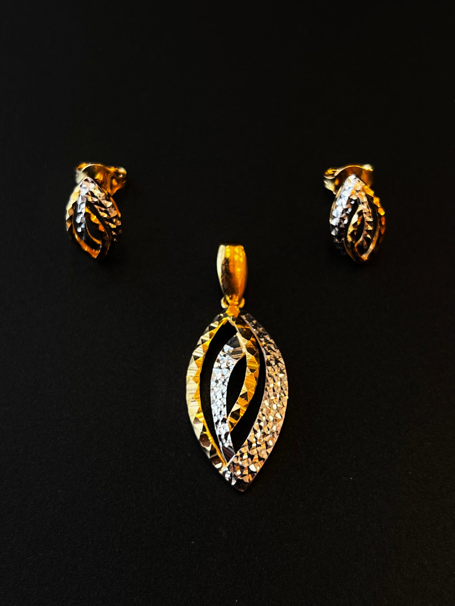 22K Gold Ladies Pendant Set