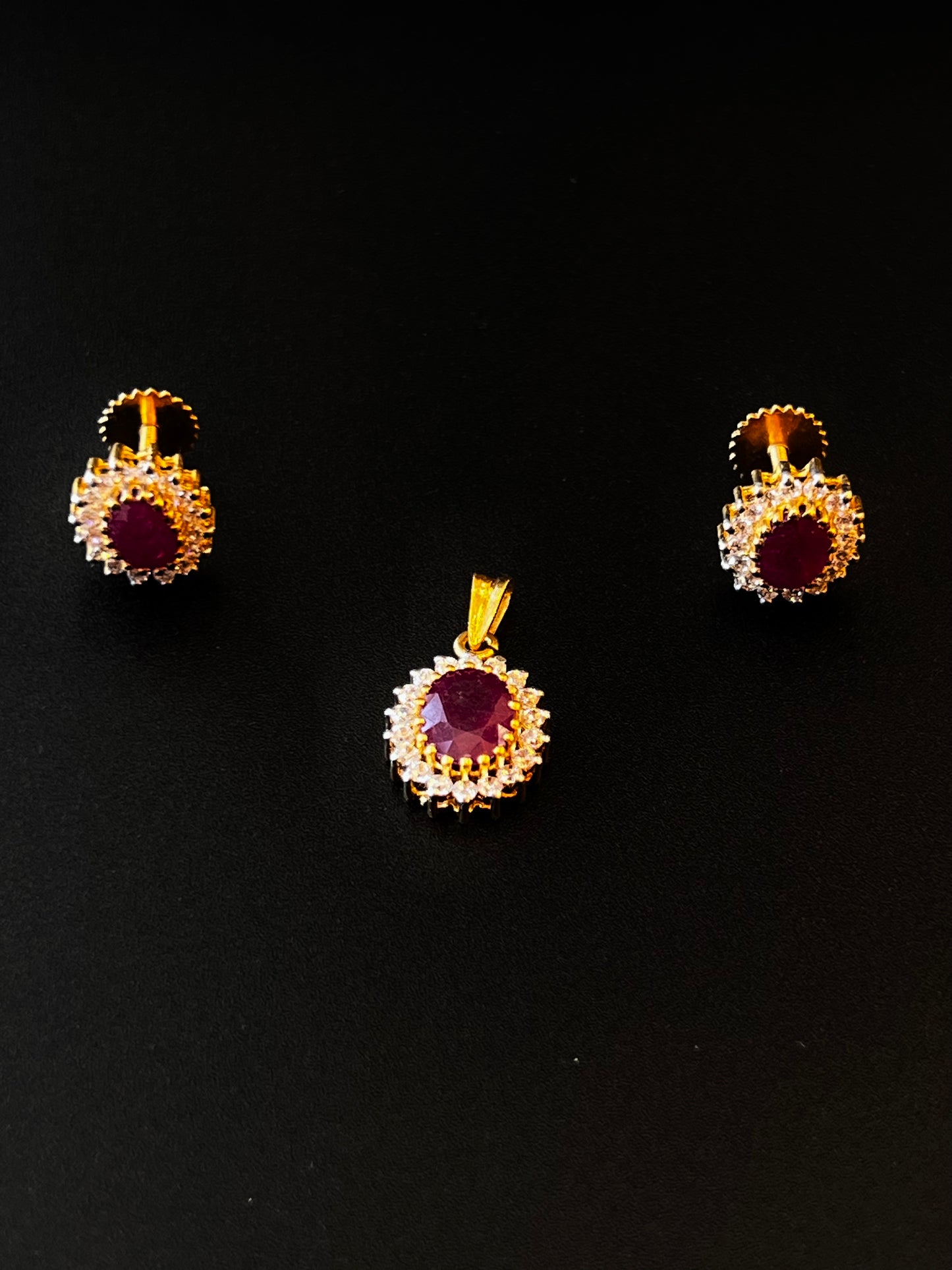 22K Gold Ladies Pendant Set