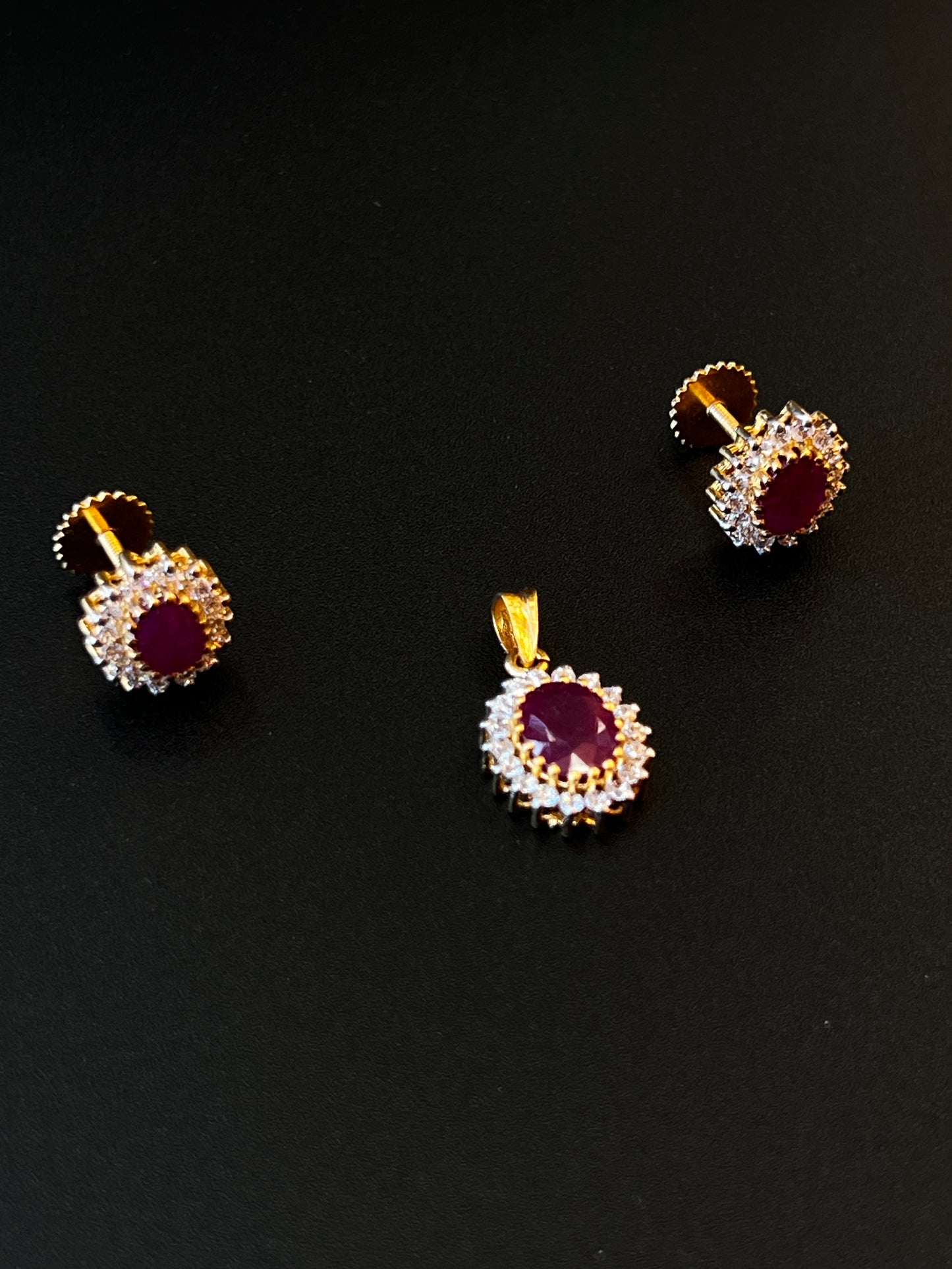 22K Gold Ladies Pendant Set