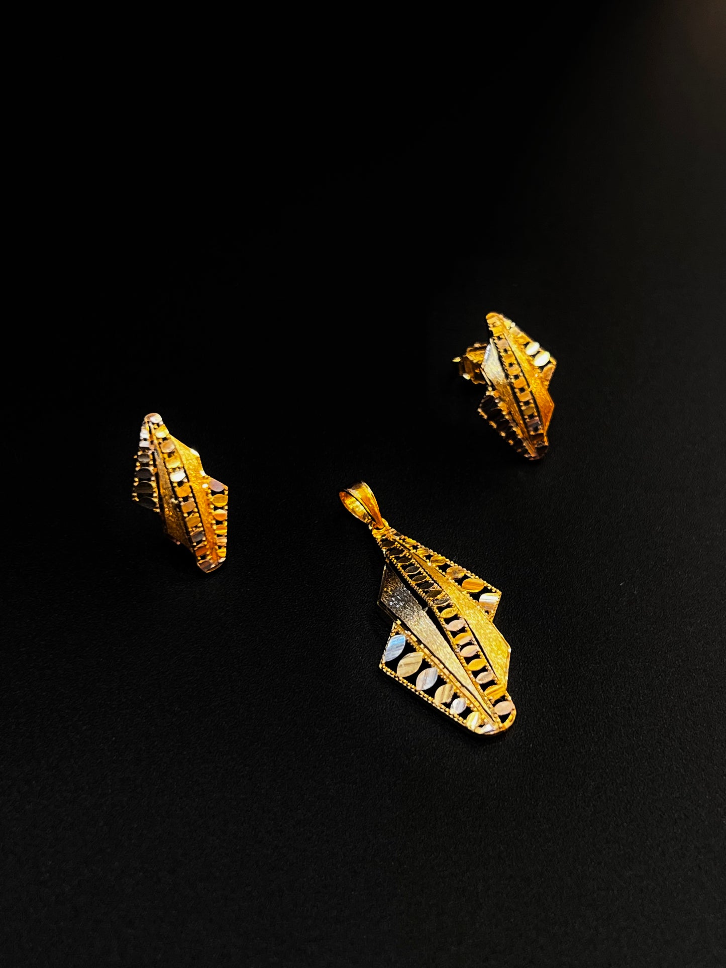 22K Gold Ladies Pendant Set