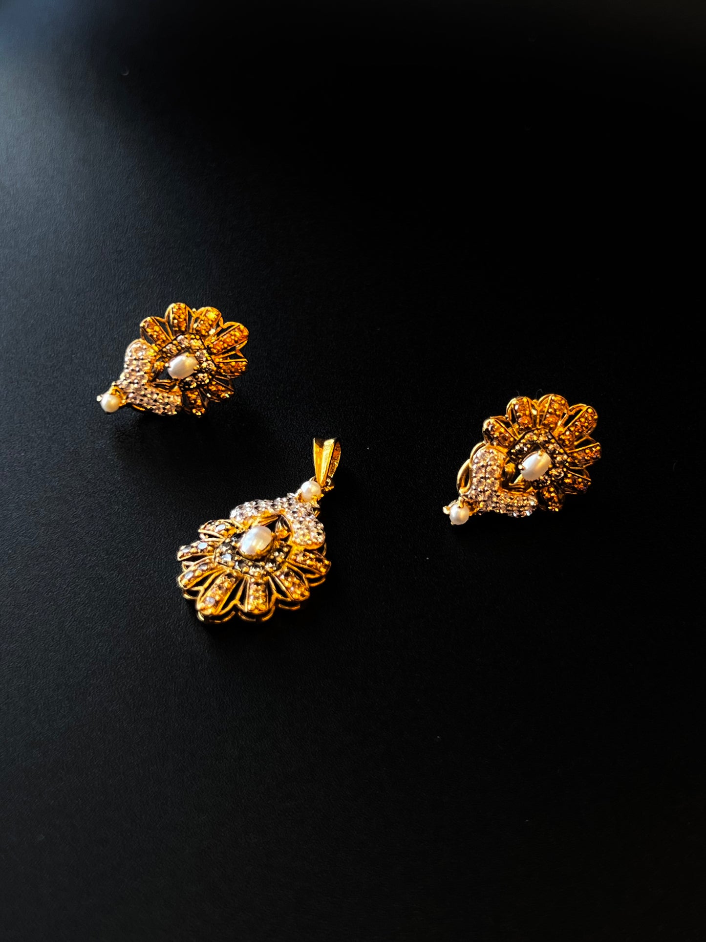 22K Gold Ladies Pendant Set