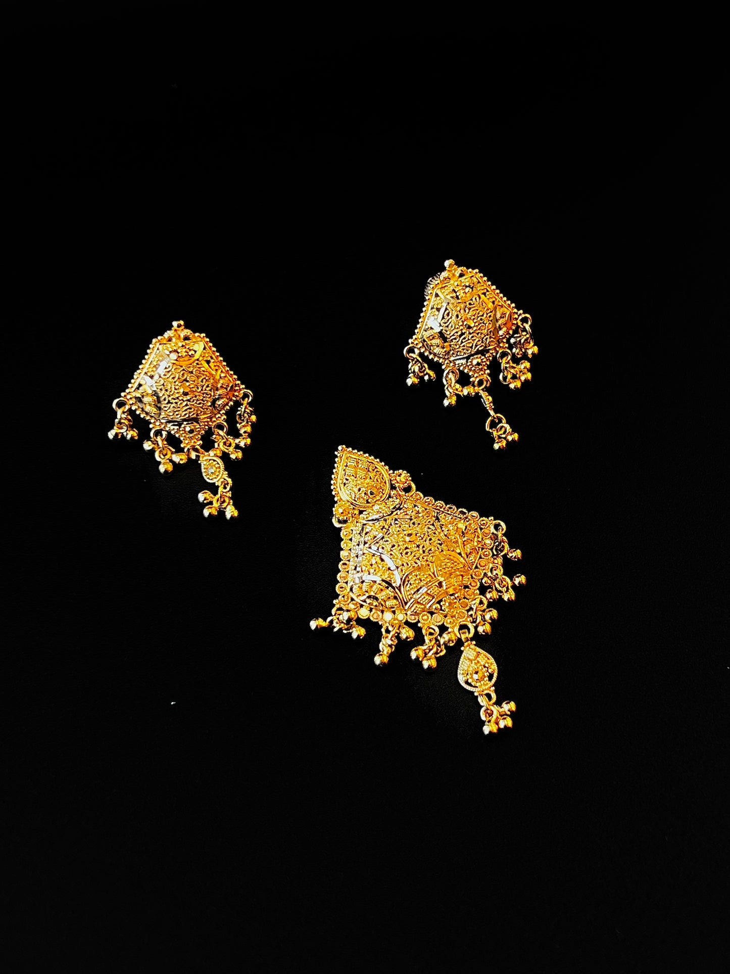 22K Gold Ladies Pendant Set