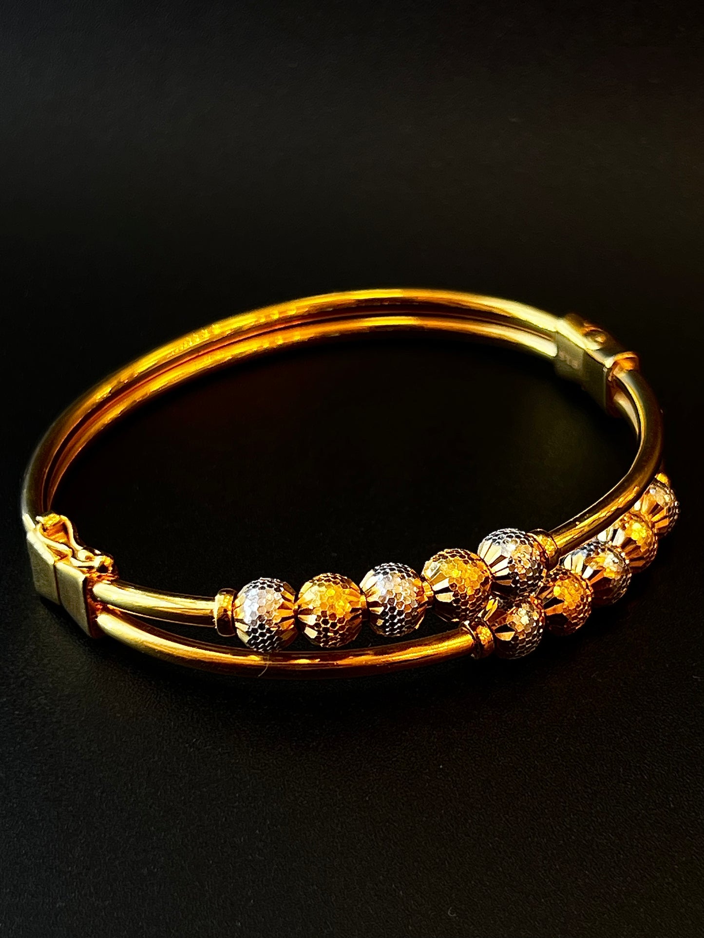 22k Gold Ladies Bangle